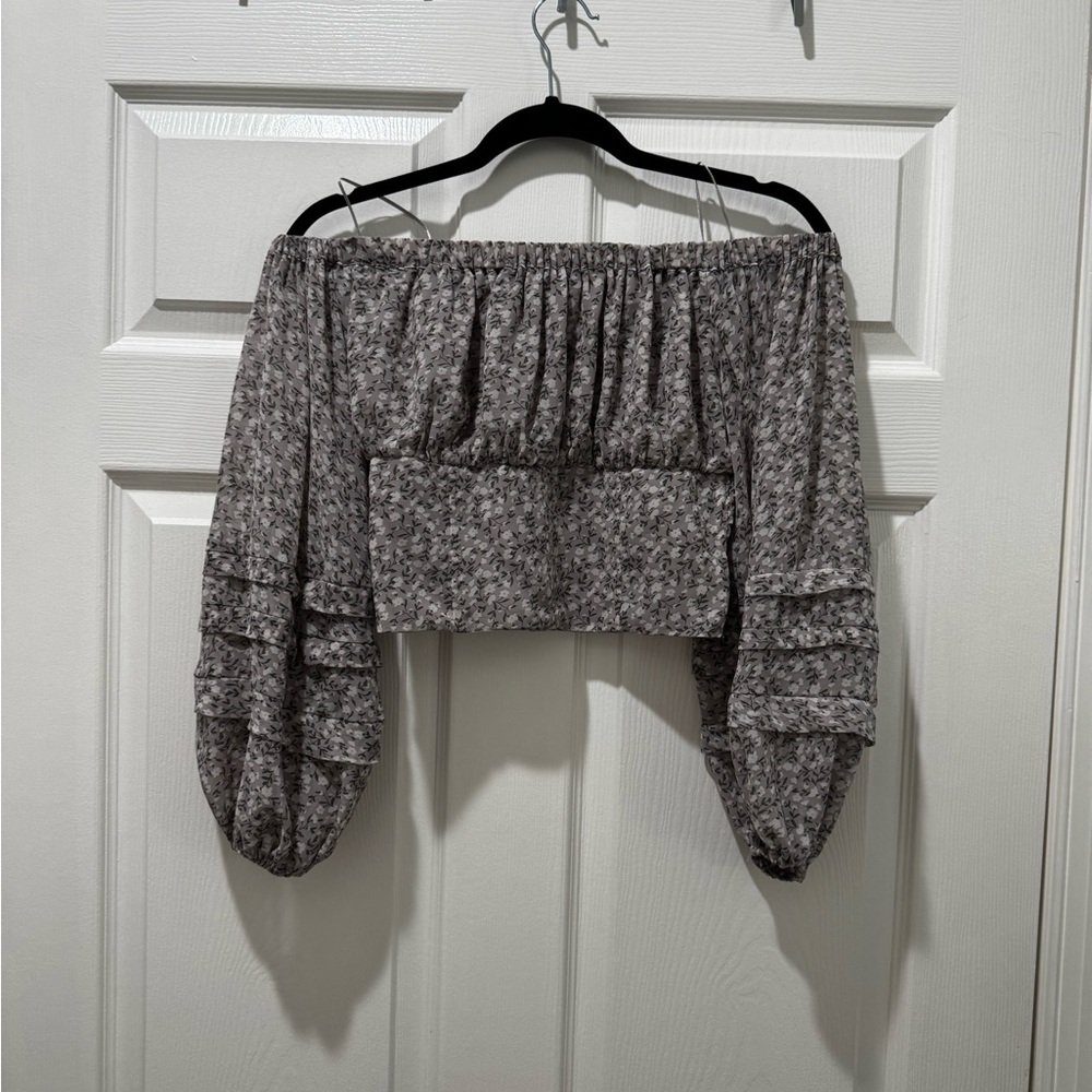 ASTR size XS, off the shoulder floral top